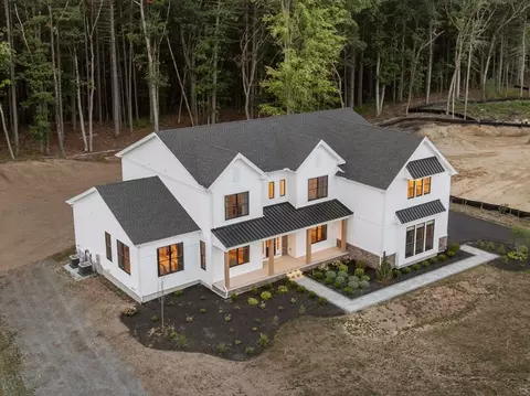 8 Wendell Pl, Westford, MA 01886
