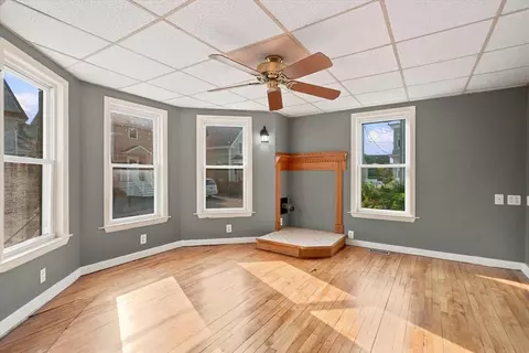 Living - 8 Sylvan St, Gloucester, MA 01930 photo 1 of 2