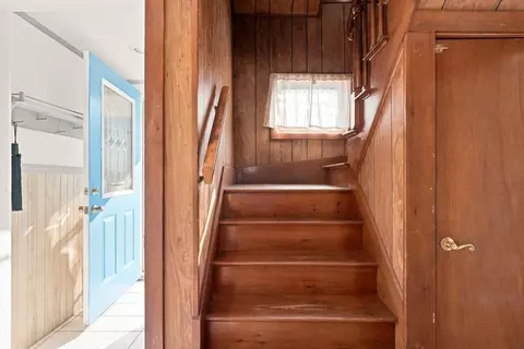 Entry Way - 8 Sylvan St, Gloucester, MA 01930 photo 4 of 5