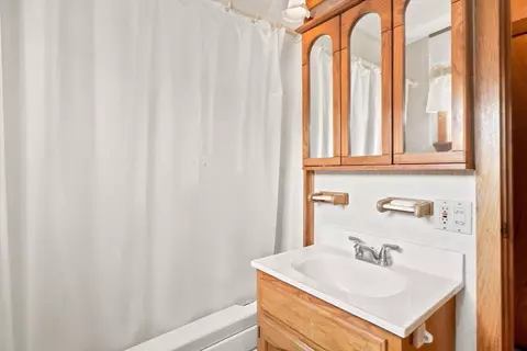 Bath - 8 Sylvan St, Gloucester, MA 01930 photo 2 of 2