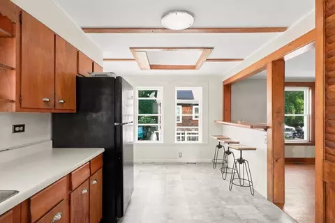 Entry Way - 8 Sylvan St, Gloucester, MA 01930 photo 3 of 5