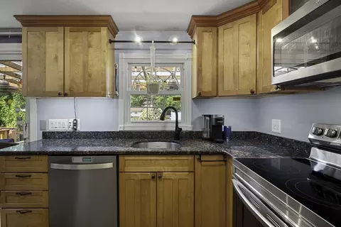68 Parenteau Dr, Chicopee, MA 01020 photo 7