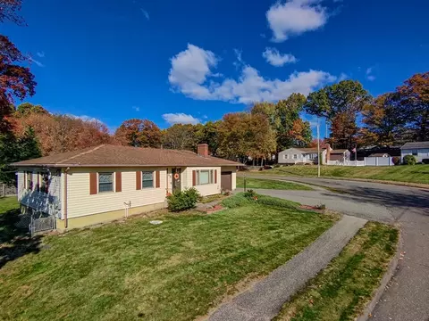 68 Parenteau Dr, Chicopee, MA 01020 photo 3