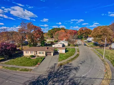 68 Parenteau Dr, Chicopee, MA 01020 photo 2