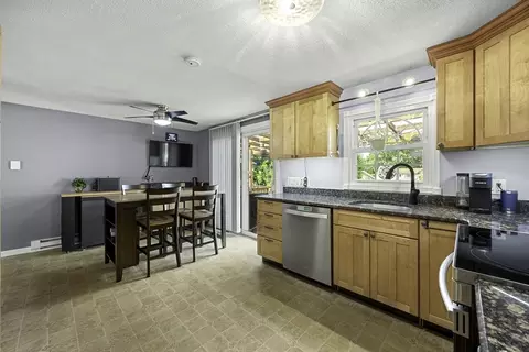 68 Parenteau Dr, Chicopee, MA 01020 photo 9