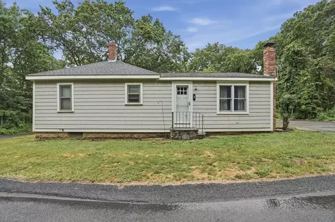 2 Columbus Rd, Plymouth, MA 02360