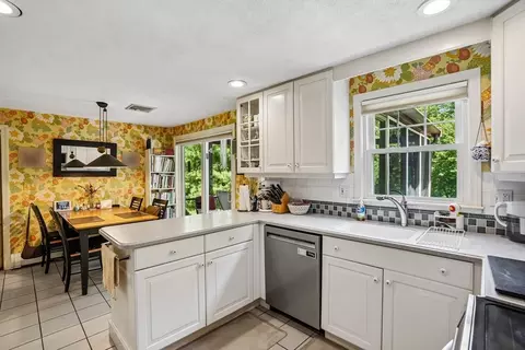 Kitchen - 33 Carter Dr, Framingham, MA 01701 photo 3 of 3