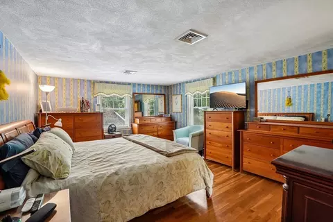 Bedroom - 33 Carter Dr, Framingham, MA 01701 photo 3 of 5