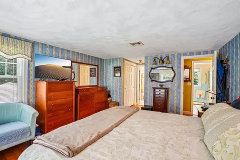 Bedroom - 33 Carter Dr, Framingham, MA 01701 photo 2 of 5