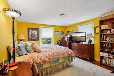 Bedroom - 33 Carter Dr, Framingham, MA 01701 photo 4 of 5