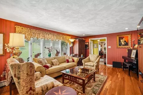 Living - 33 Carter Dr, Framingham, MA 01701 photo 3 of 4