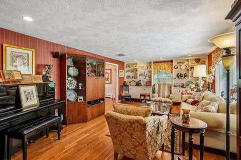 Living - 33 Carter Dr, Framingham, MA 01701 photo 4 of 4
