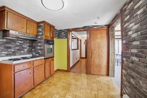 Entry Way - 19 Park St, Maynard, MA 01754 photo 2 of 2