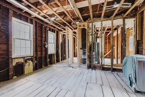Entry Way - 166 Hull St, Hingham, MA 02043 photo 11 of 17