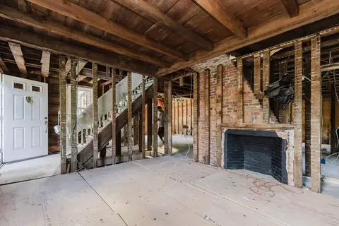 Entry Way - 166 Hull St, Hingham, MA 02043 photo 2 of 17