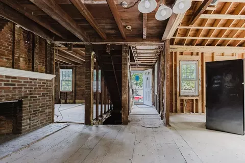 Entry Way - 166 Hull St, Hingham, MA 02043 photo 5 of 17