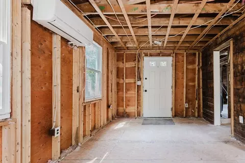 Entry Way - 166 Hull St, Hingham, MA 02043 photo 15 of 17