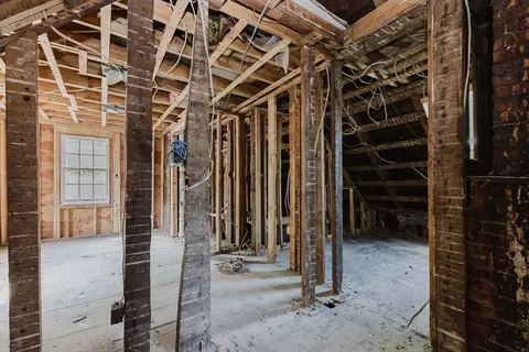 Entry Way - 166 Hull St, Hingham, MA 02043 photo 8 of 17