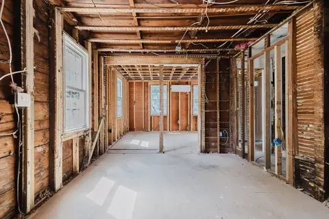 Entry Way - 166 Hull St, Hingham, MA 02043 photo 14 of 17