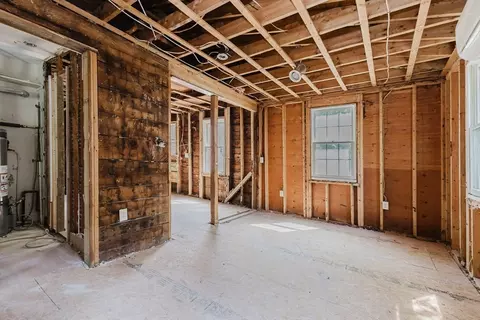 Entry Way - 166 Hull St, Hingham, MA 02043 photo 16 of 17