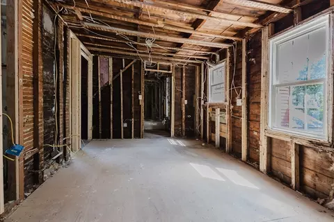 Entry Way - 166 Hull St, Hingham, MA 02043 photo 17 of 17