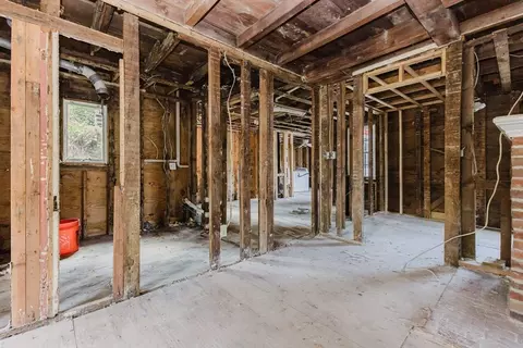 Entry Way - 166 Hull St, Hingham, MA 02043 photo 3 of 17