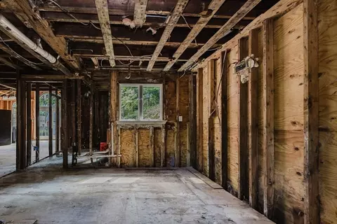 Entry Way - 166 Hull St, Hingham, MA 02043 photo 7 of 17