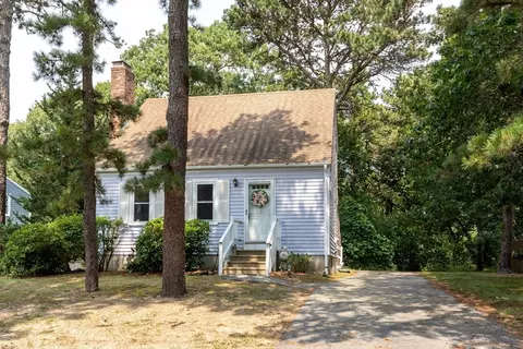 10 Daisy Ln, Yarmouth, MA 02664
