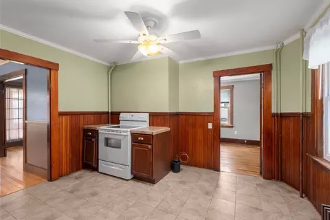 Entry Way - 7 Upper Beacon St # -A, Maynard, MA 01754 photo 2 of 3