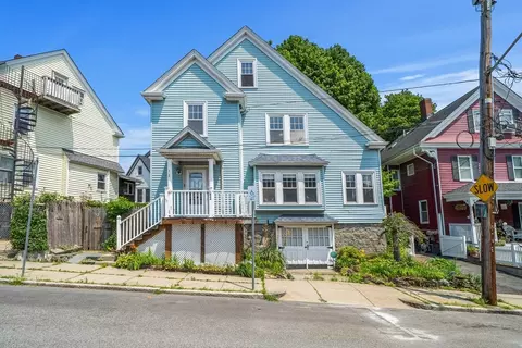 12 Oakridge St, Boston, MA 02124