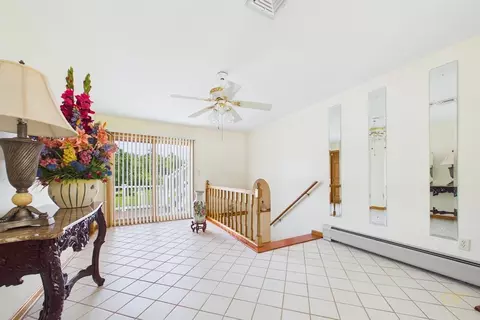 Entry Way - 38 Cushing Ln, Acushnet, MA 02743 photo 2 of 2