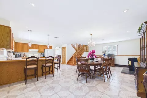 Dining - 38 Cushing Ln, Acushnet, MA 02743 photo 5 of 6