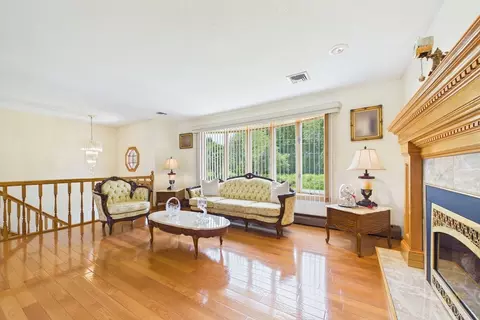 Living - 38 Cushing Ln, Acushnet, MA 02743 photo 3 of 5