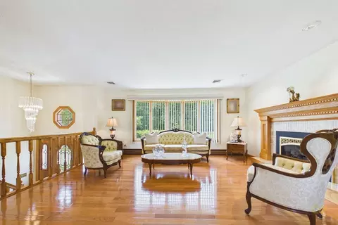 Living - 38 Cushing Ln, Acushnet, MA 02743 photo 2 of 5