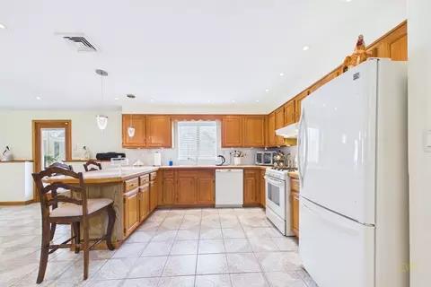 Kitchen - 38 Cushing Ln, Acushnet, MA 02743 photo 2 of 3