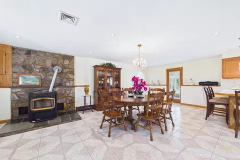 Dining - 38 Cushing Ln, Acushnet, MA 02743 photo 4 of 6