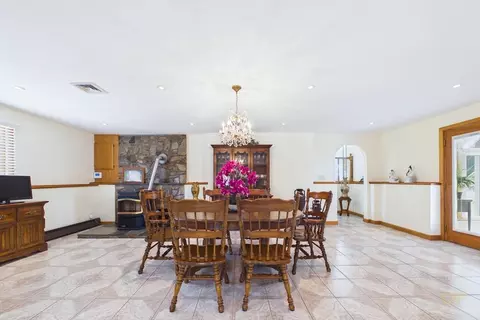 Dining - 38 Cushing Ln, Acushnet, MA 02743 photo 2 of 6