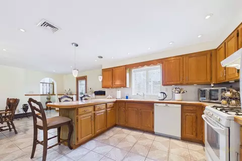 Kitchen - 38 Cushing Ln, Acushnet, MA 02743 photo 3 of 3