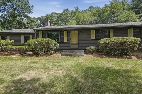 9 Conestoga Rd, Chelmsford, MA 01824