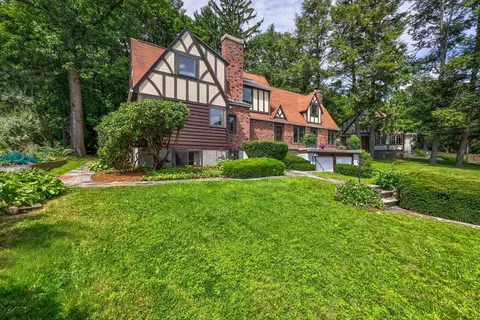 Exterior - 6 Old Brook Dr, Worcester, MA 01609 photo 5 of 10