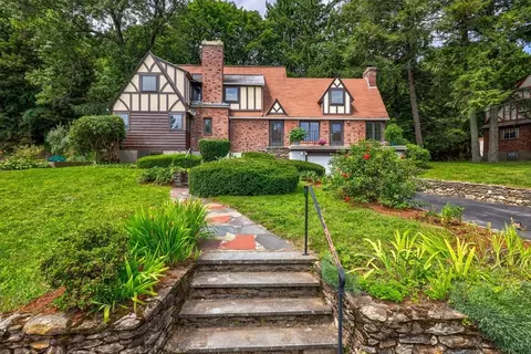Exterior - 6 Old Brook Dr, Worcester, MA 01609 photo 2 of 10