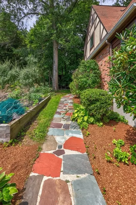 Exterior - 6 Old Brook Dr, Worcester, MA 01609 photo 7 of 10