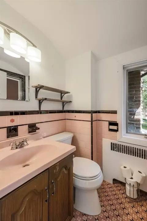 Bath - 6 Old Brook Dr, Worcester, MA 01609 photo 1 of 2