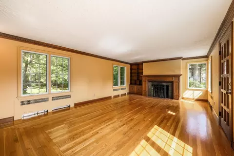 Living - 6 Old Brook Dr, Worcester, MA 01609 photo 2 of 6