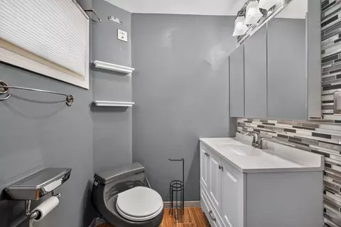Bath - 18 Henry St, Everett, MA 02149 photo 2 of 3