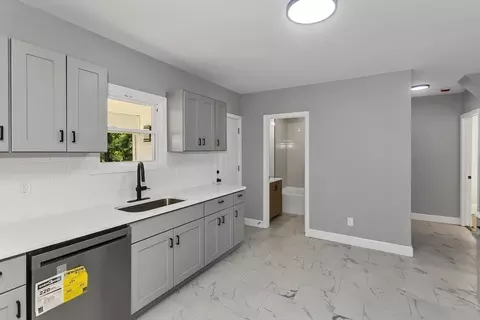 Entry Way - 58 Euclid Ave, Springfield, MA 01108 photo 3 of 4