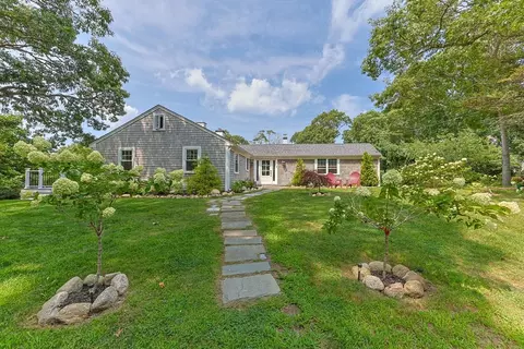 28 Frazar Rd, Falmouth, MA 02540