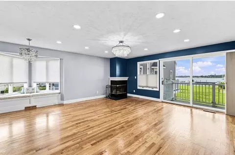 Living - 700 Shore Dr #9-901, Fall River, MA 02721 photo 1 of 7