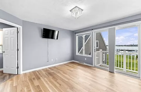 Living - 700 Shore Dr #9-901, Fall River, MA 02721 photo 6 of 7