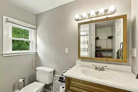 Bath - 188 Maple St, Douglas, MA 01516 photo 3 of 3